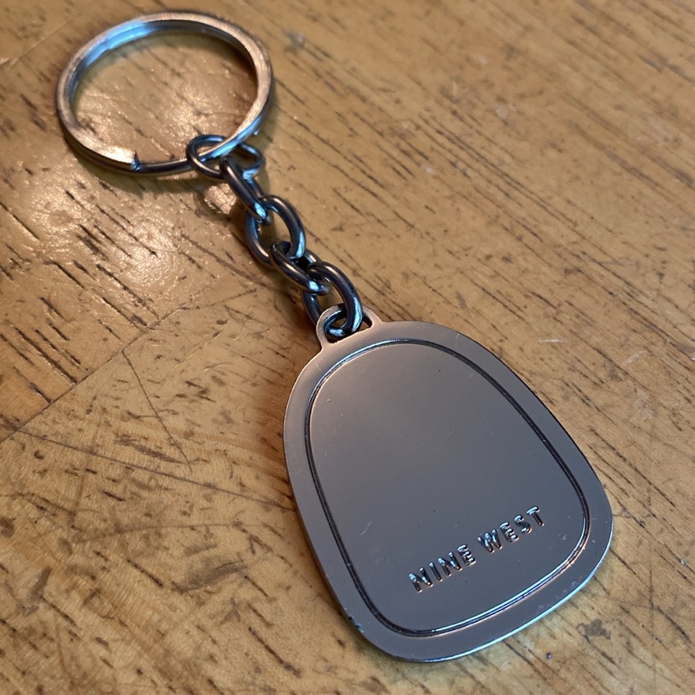 Nine West charm for bag or Keychain silver tone metal 3,5” in good condition - Picture 1 of 6